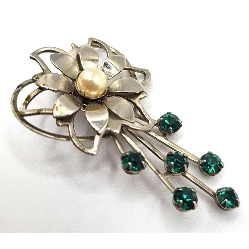 Vintage Retro Silvertone Pearl And Green Stone 2in